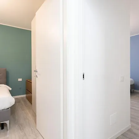 Apartment Russoli By Halldis Milan