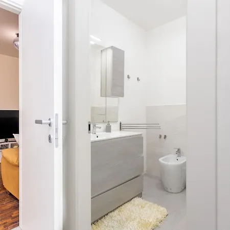 Apartment Russoli By Halldis Milan
