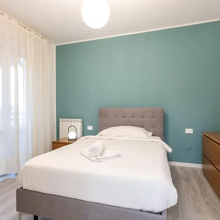 Apartment Russoli By Halldis Milan