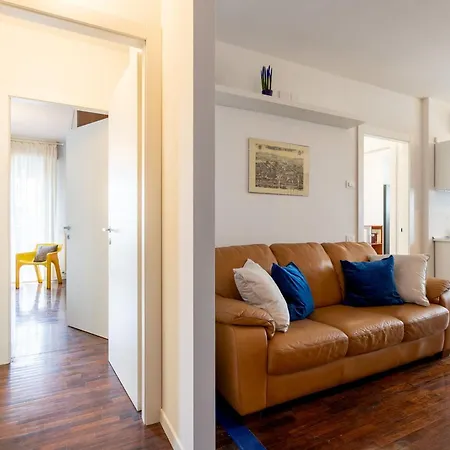 Russoli By Halldis מילאנו