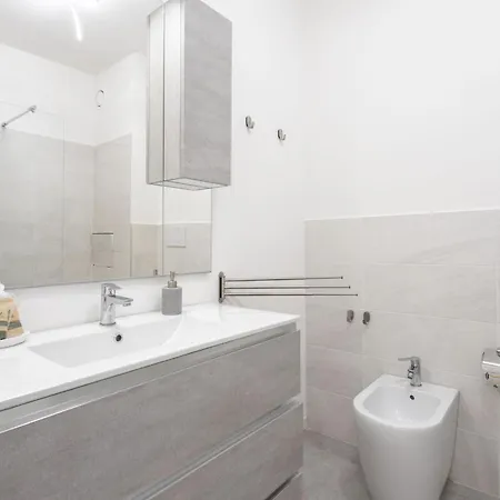 Russoli By Halldis מילאנו