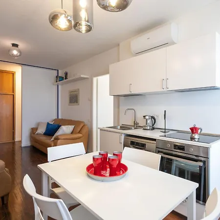 Russoli By Halldis מילאנו